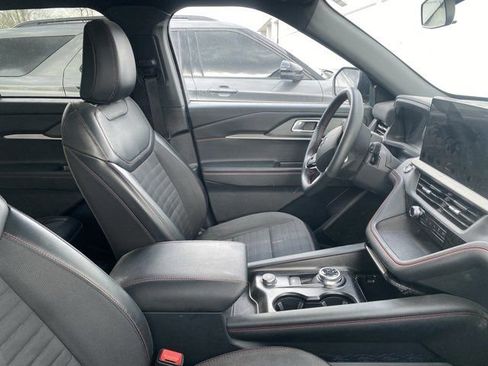 Used 2025 Ford Explorer ST-Line w/ ST-Line Street Pack AWD/4WD image 8
