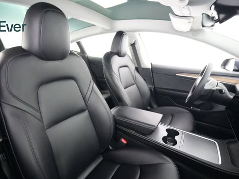 Used 2023 Tesla Model 3 Standard Range image 23