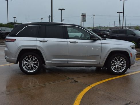 Used 2023 Jeep Grand Cherokee Summit w/ Luxury Tech Group V AWD/4WD image 4
