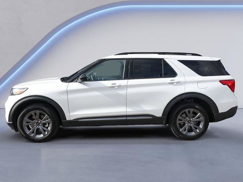 Certified 2024 Ford Explorer XLT w/ Equipment Group 202A AWD/4WD image 3