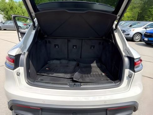Used 2023 Porsche Macan AWD/4WD image 20