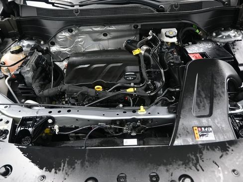Used 2024 Chevrolet Trax RS FWD image 19