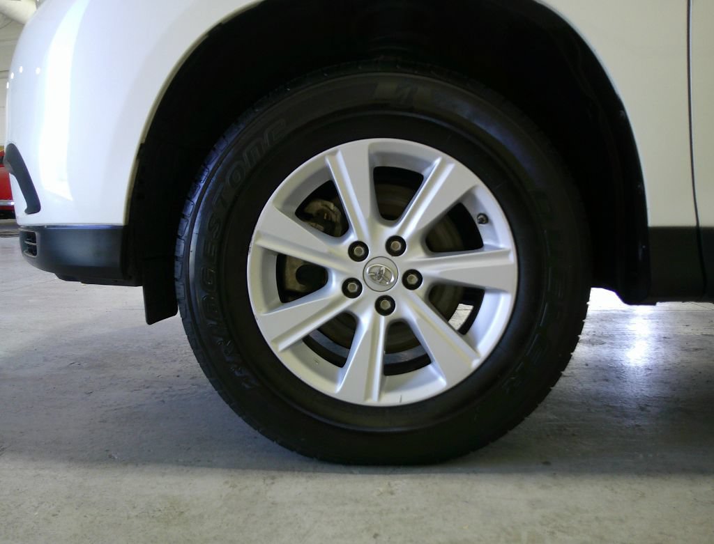 Used 2013 Toyota Highlander Plus FWD image 9
