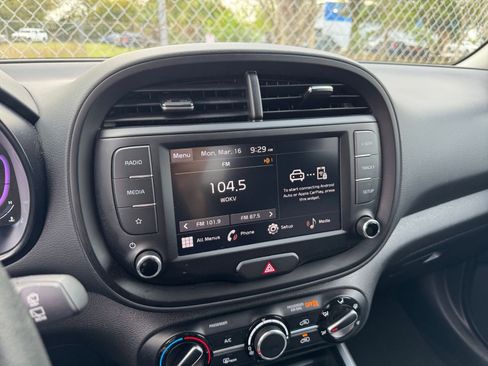 Used 2025 Kia Soul LX w/ LX Technology Package image 17