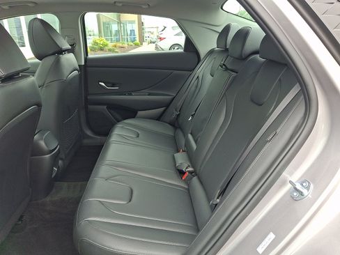 Certified 2025 Hyundai Elantra Limited FWD image 10
