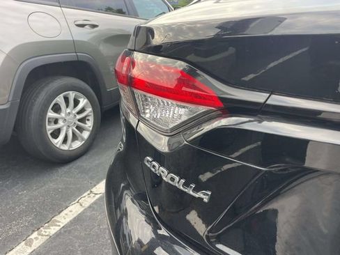 Used 2025 Toyota Corolla LE FWD image 11