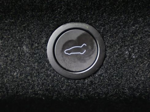 Used 2026 Tesla Model Y Long Range AWD/4WD image 18