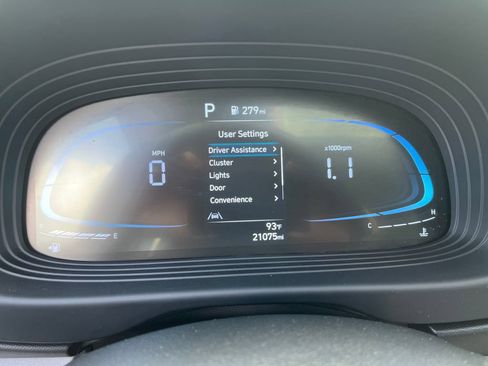Used 2025 Hyundai Venue SEL FWD image 4