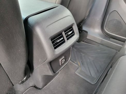 Used 2023 Chevrolet Equinox LT image 26