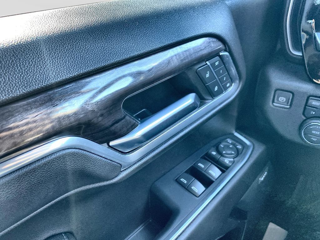 Used 2022 Chevrolet Silverado 1500 LTZ w/ LTZ Premium Package AWD/4WD image 18