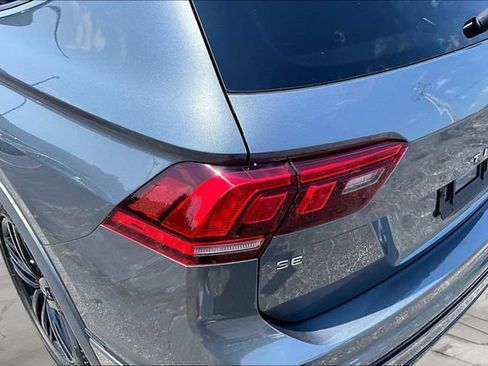 Used 2022 Volkswagen Tiguan SE R-Line AWD/4WD image 28