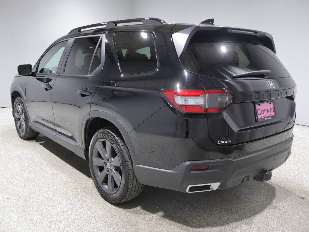 Used 2025 Honda Pilot Sport image 6