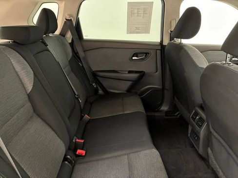 Used 2023 Nissan Rogue SV AWD/4WD image 16