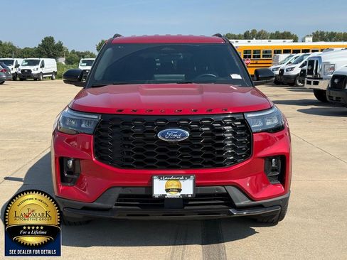 Used 2025 Ford Explorer ST-Line w/ ST-Line Street Pack AWD/4WD image 2
