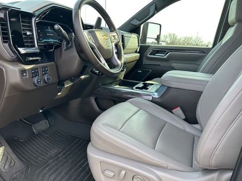 Used 2024 Chevrolet Silverado 2500 LTZ w/ LTZ Convenience Package image 11