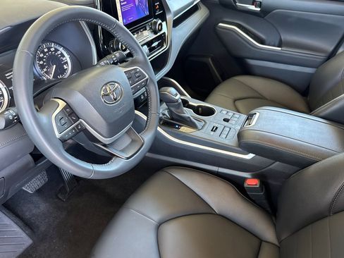 Used 2026 Toyota Highlander XLE AWD/4WD image 4