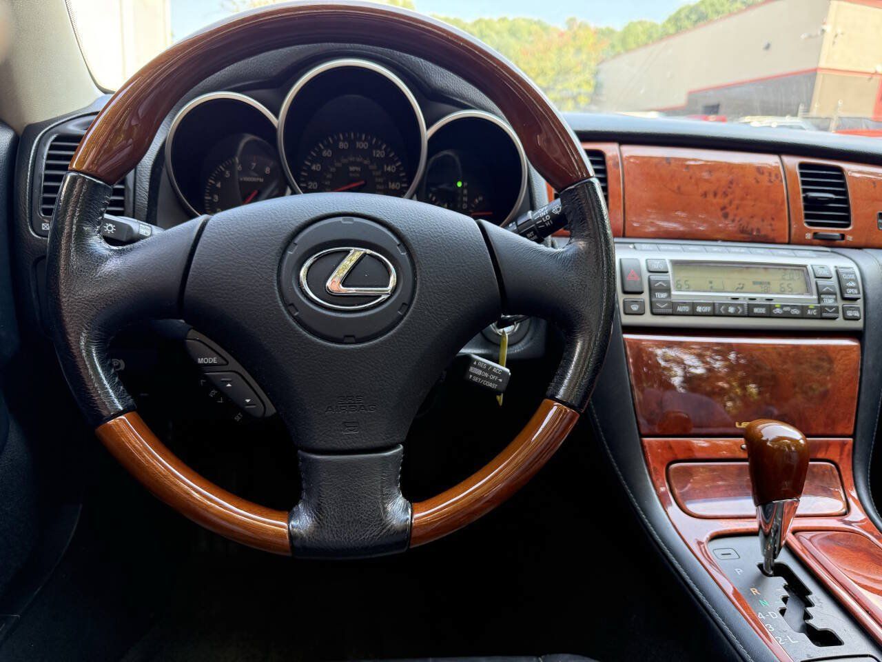 Used 2004 Lexus SC 430 Convertible RWD image 2
