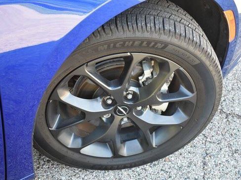Used 2021 Chrysler Pacifica Touring-L w/ Uconnect Theater Family Group FWD image 14