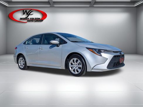 Used 2025 Toyota Corolla LE image 2