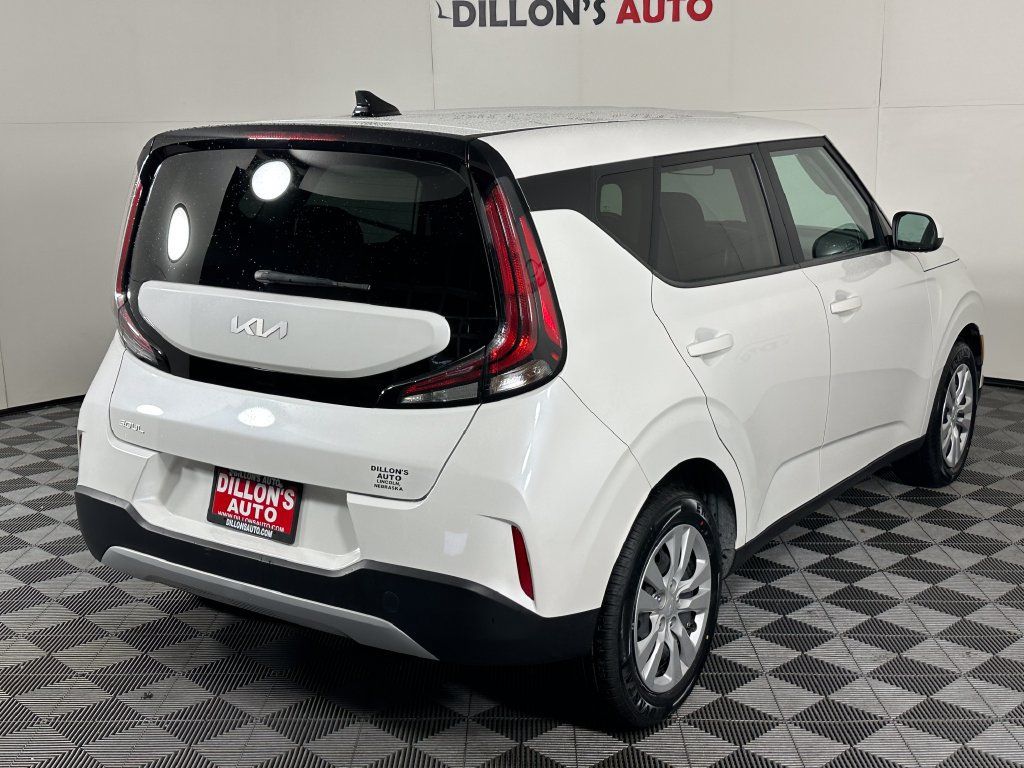 Used 2024 Kia Soul LX FWD image 7