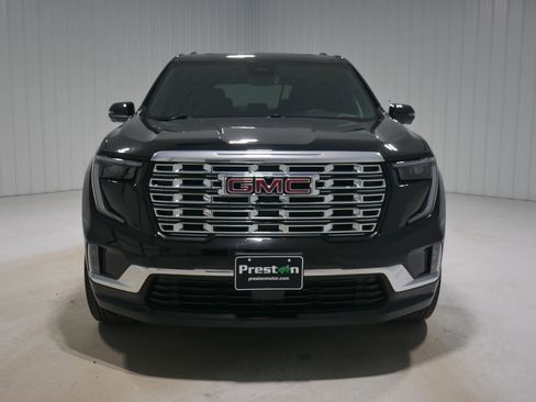 Used 2024 GMC Acadia Denali image 2