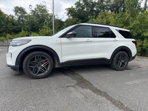 Used 2025 Ford Explorer ST-Line w/ Premium Package RWD image 1
