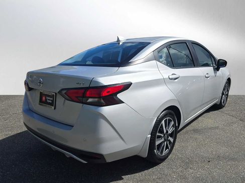Used 2022 Nissan Versa SV FWD image 3