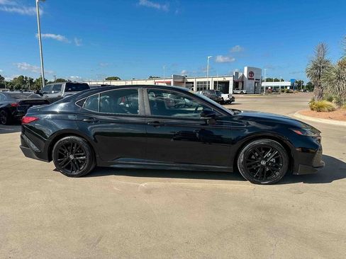 Used 2025 Toyota Camry SE FWD image 2