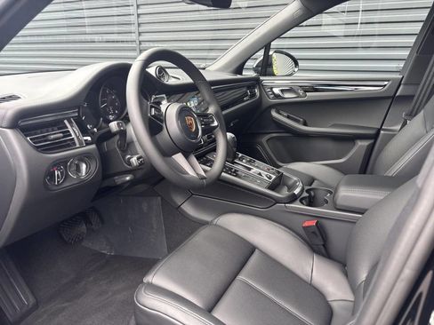Certified 2026 Porsche Macan AWD/4WD image 10