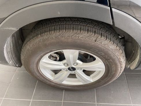 Used 2025 Kia Sorento LX image 6