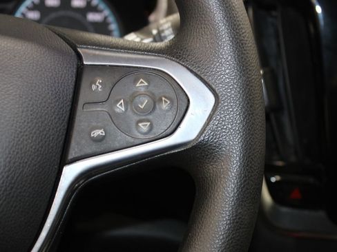 Used 2021 Chevrolet Traverse LS image 29