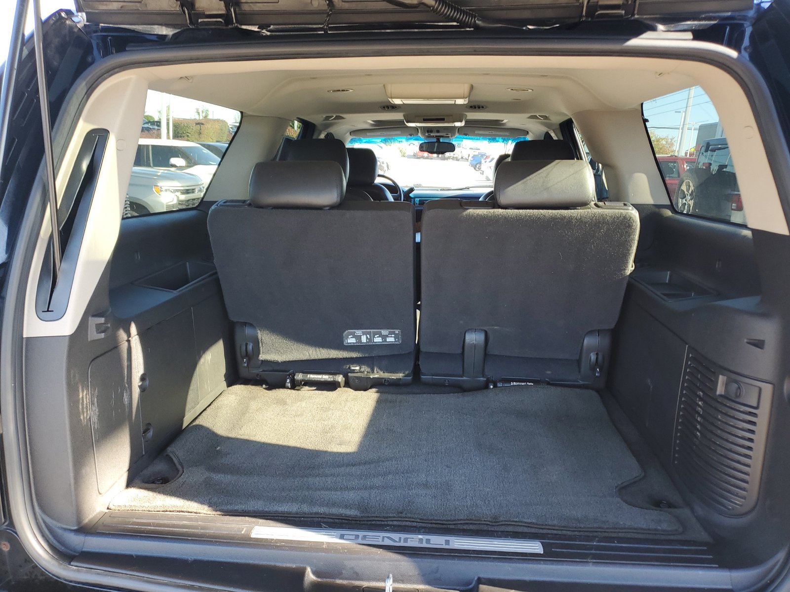 Used 2012 GMC Yukon XL Denali AWD/4WD image 9