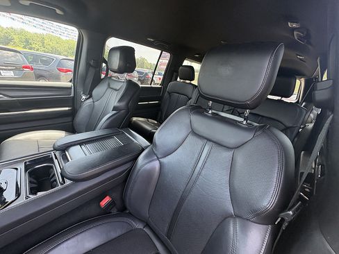 Used 2024 Jeep Wagoneer L Series II w/ Flexible Seating Group AWD/4WD image 31