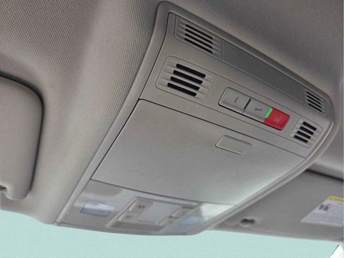 Used 2022 Volkswagen Taos SE image 33