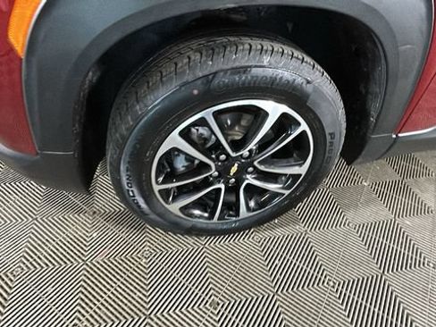 Used 2024 Chevrolet TrailBlazer LT w/ LT Cold Weather Package AWD/4WD image 9