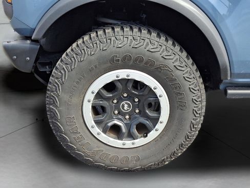 Used 2024 Ford Bronco Badlands image 16