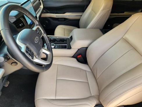 Used 2024 Ford Expedition XLT RWD image 13