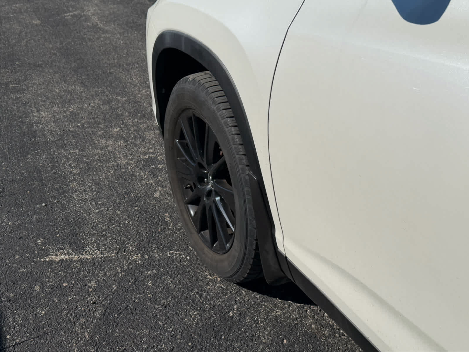 Used 2019 Toyota Highlander SE FWD image 5