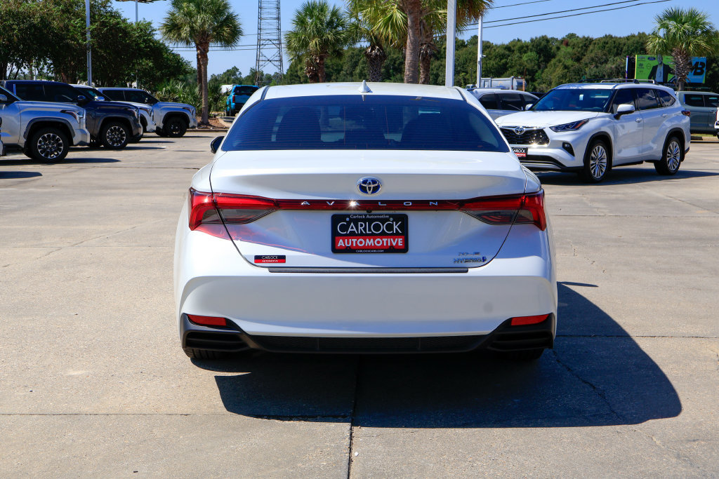 Used 2021 Toyota Avalon XLE w/ Moonroof Package FWD image 23
