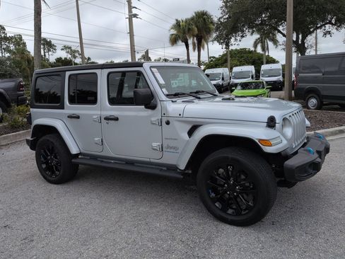Used 2023 Jeep Wrangler Unlimited Sahara AWD/4WD image 2