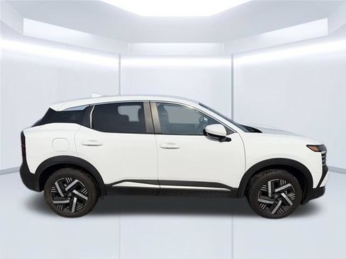 Used 2025 Nissan Kicks SV FWD image 5