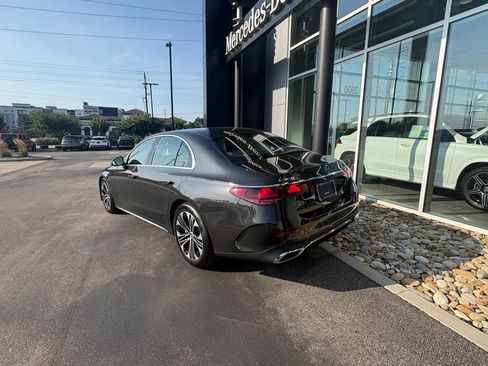 Used 2025 Mercedes-Benz E 350 4MATIC Sedan image 8