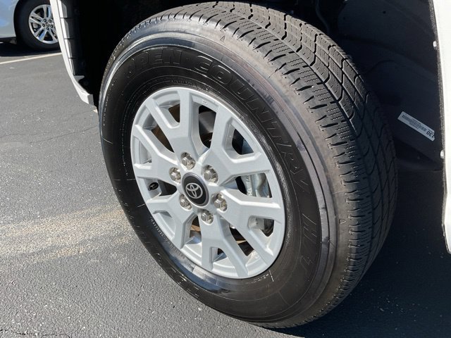 Used 2025 Toyota Tacoma SR5 AWD/4WD image 13
