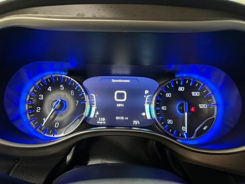 Used 2023 Chrysler Pacifica Touring-L FWD image 43