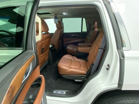 Used 2017 Cadillac Escalade Luxury w/ LPO, Radiant Package AWD/4WD image 38