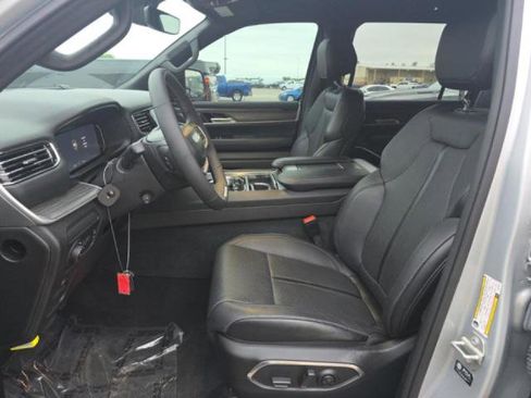 Used 2024 Jeep Wagoneer Series III w/ Premium Group I AWD/4WD image 7