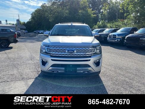 Used 2018 Ford Expedition Platinum AWD/4WD image 2