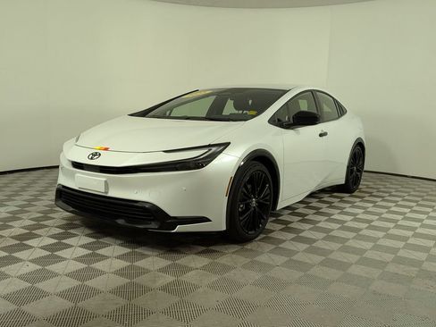 Used 2025 Toyota Prius FWD image 7