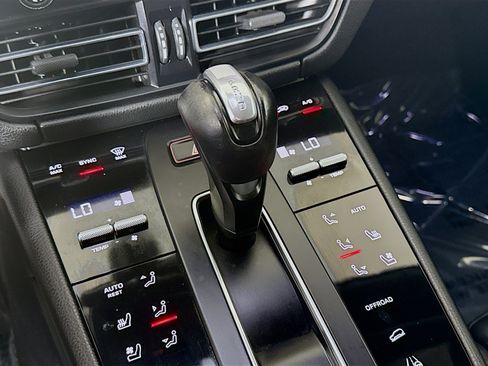 Used 2024 Porsche Macan image 20