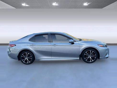 Used 2020 Toyota Camry SE image 8